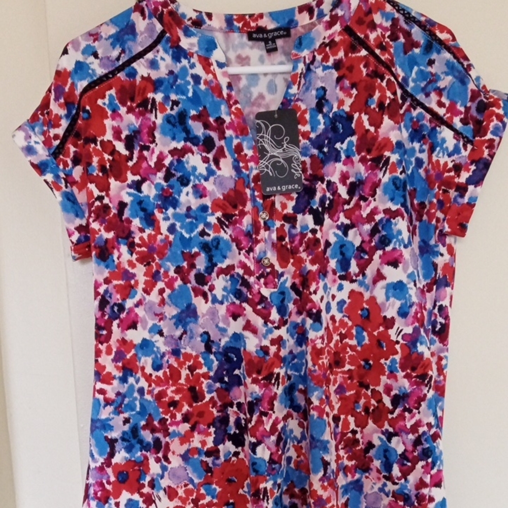 Brand New AVA & GRACE Red Blue Pink Floral V-Neck Short Sleeve Top